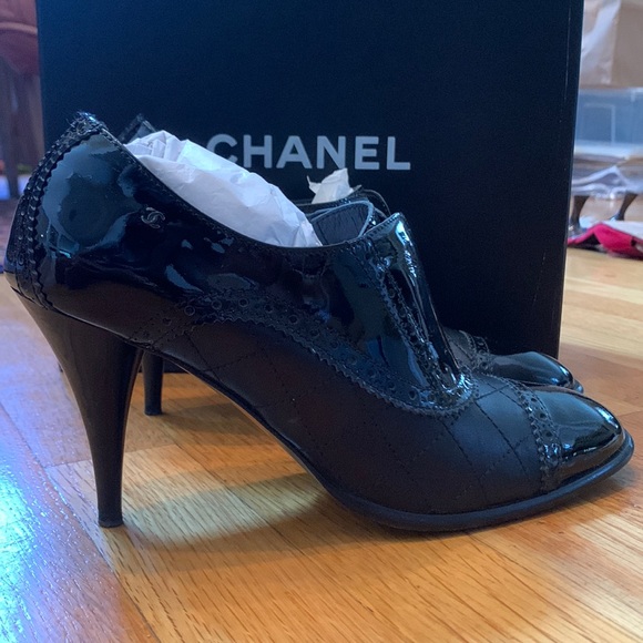 Chanel black quilt/patent leather booties| lightly worn - Picture 2 of 6
